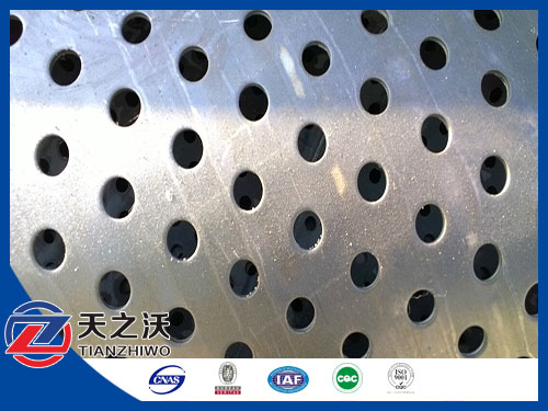 Round hole slotted oil well casing pipe
